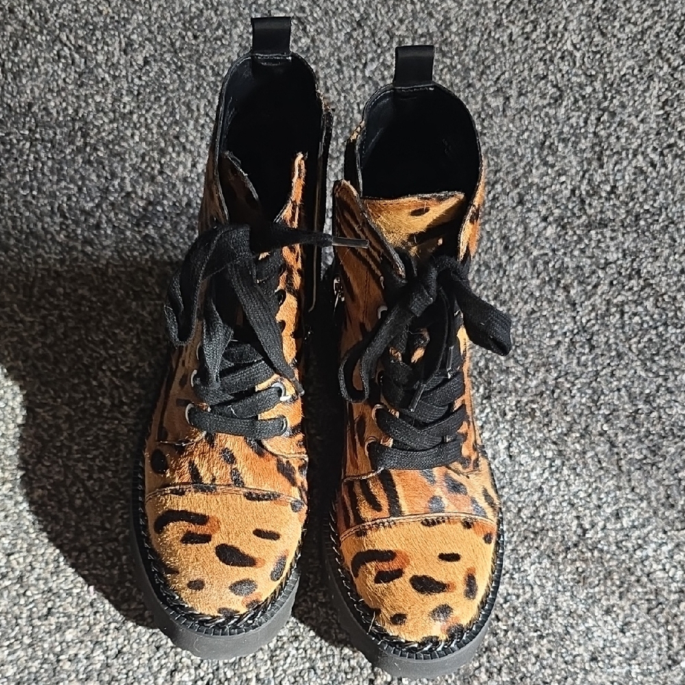 MUST HAVES!! NEW RARE Vince Camuto Leopard Print Combat Boots SIZE 5